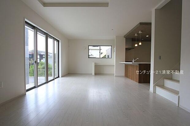 1号棟：リビングアップでご家族との会話も弾む！(2025年09月撮影)