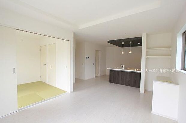 2号棟：ご家族みんながゆったり寛げるリビング(2025年09月撮影)