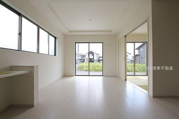 2号棟：明るい日差しが入るリビング！(2025年09月撮影)