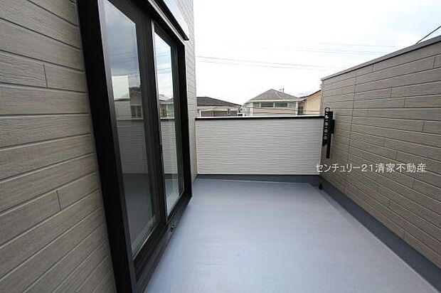 3号棟:広々バルコニーでお洗濯ラクラク(2025年09月撮影)