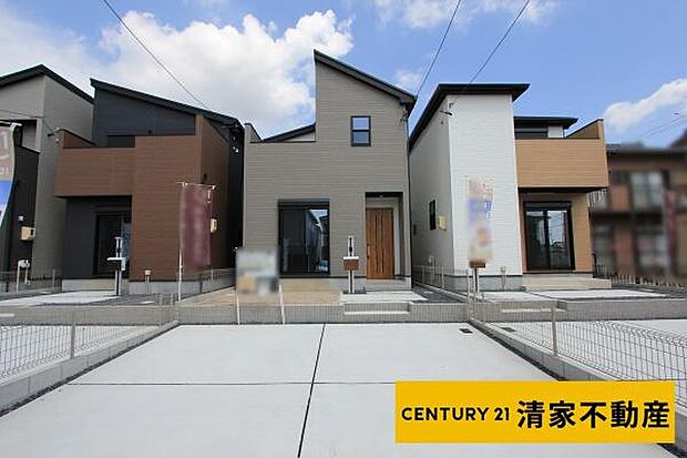 3号棟:駐車スペース2台可(車種による)(2025年09月撮影)