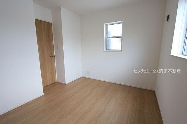 4号棟：陽光ふりそそぐ明るい室内！(2025年09月撮影)