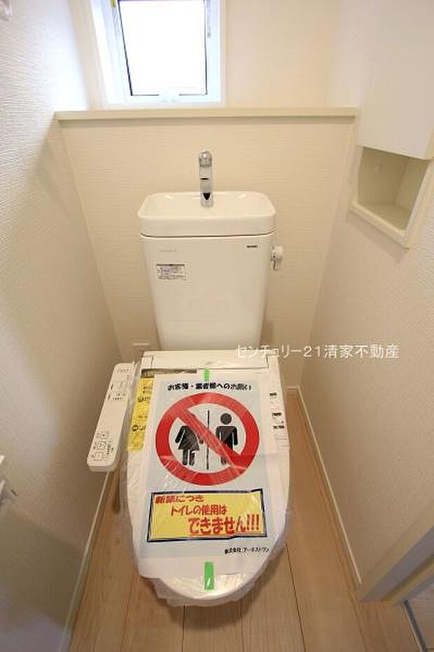 5号棟：白を基調とした、清潔感のある水廻りです。(2025年10月撮影)