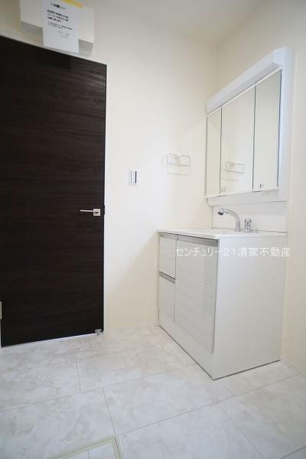 2号棟:ゆとりの洗面スペースで身支度もスムーズ!(2025年12月撮影)