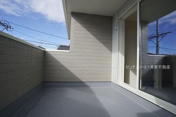 2号棟:広々バルコニーでお洗濯ラクラク(2025年12月撮影)