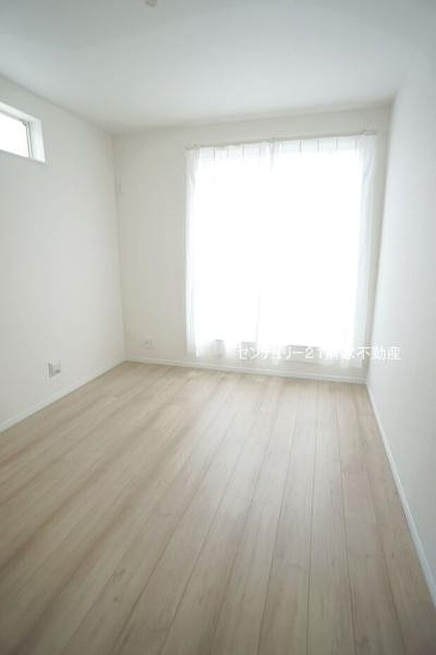 A号棟:バルコニーに面した明るい洋室!(2025年09月撮影)