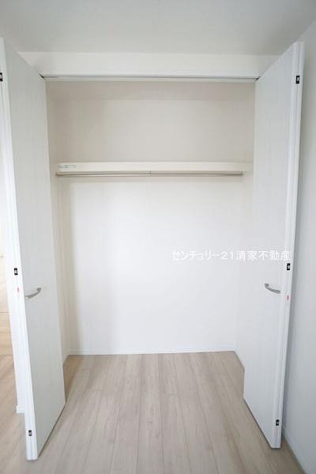 A号棟:たっぷり収納のクローゼット!(2025年09月撮影)