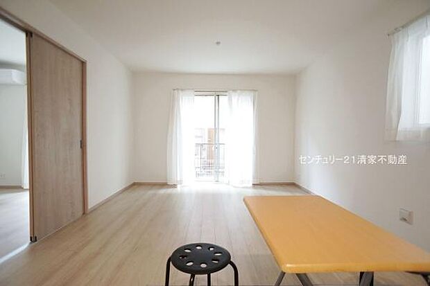 B号棟:LDKは嬉しい2面採光!(2025年09月撮影)