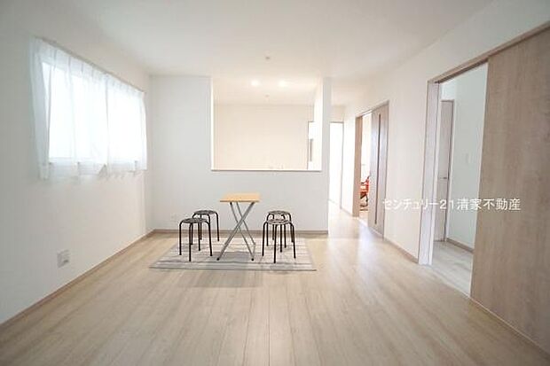 B号棟:ご家族みんながゆったり寛げるリビング(2025年09月撮影)