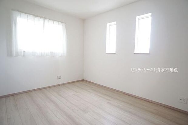 B号棟:2面採光で明るい室内!(2025年09月撮影)