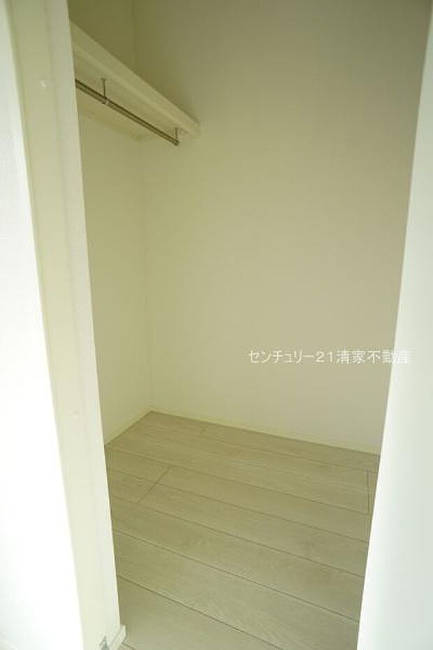 2号棟:収納力のあるウォークインクローゼット!(2025年10月撮影)