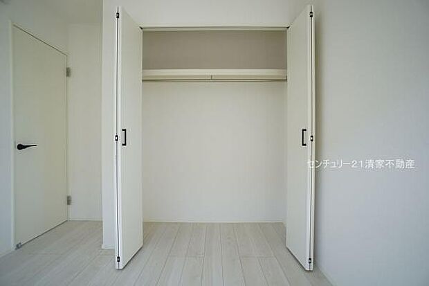 2号棟:たっぷり収納のクローゼット!(2025年10月撮影)