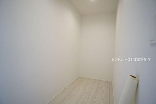 2号棟:食品庫としても便利なパントリー!(2025年10月撮影)