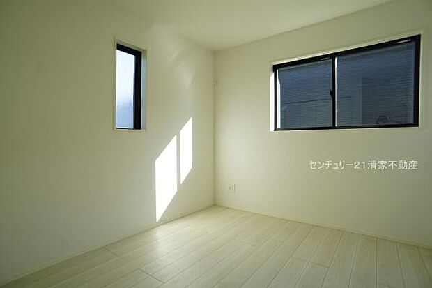 2号棟:2面採光で明るい室内!(2025年10月撮影)