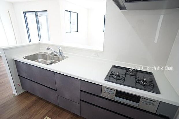 5号棟：家族との会話が弾む対面式キッチン！(2025年10月撮影)