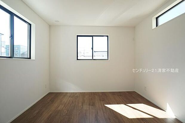 5号棟：陽光ふりそそぐ明るい室内！(2025年10月撮影)