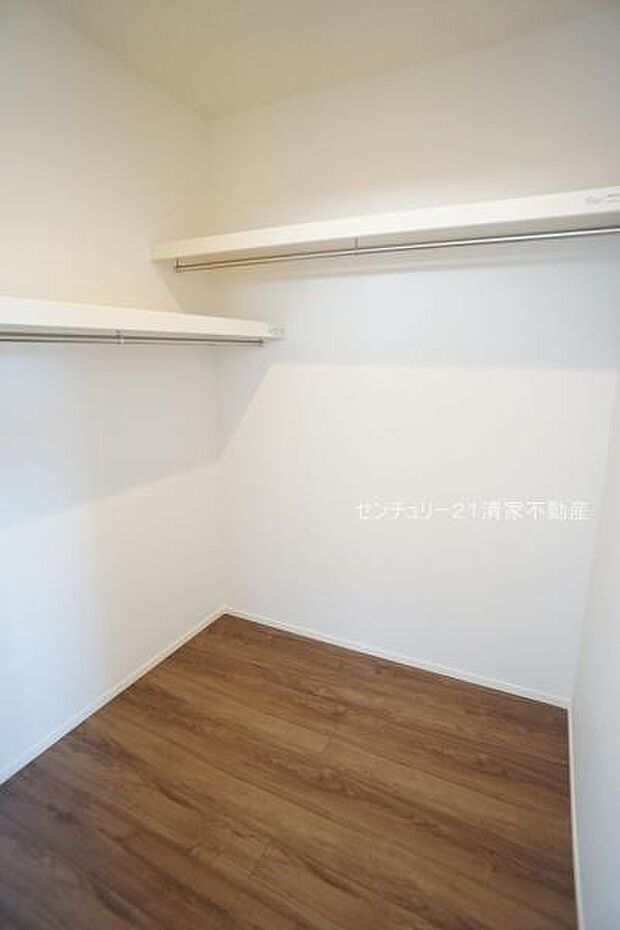 5号棟：収納力のあるウォークインクローゼット！(2025年10月撮影)
