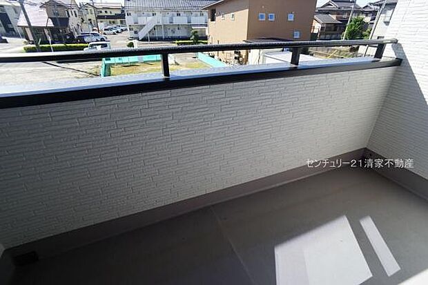 5号棟：陽当たり良好な南向きバルコニー！(2025年10月撮影)