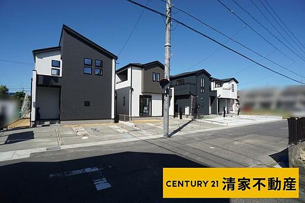 5号棟：駐車スペース3台可（車種による）(2025年10月撮影)