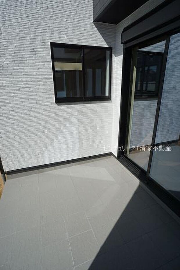 5号棟：中庭から明るい日差しが入ります(2025年10月撮影)