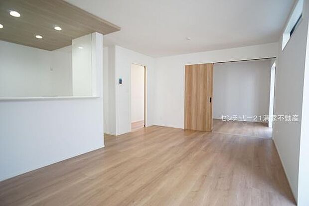 7号棟:ご家族みんながゆったり寛げるリビング(2025年10月撮影)