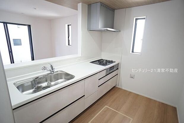 7号棟:家族との会話が弾む対面式キッチン!(2025年10月撮影)