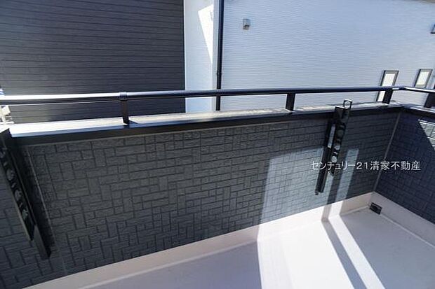 7号棟:陽当たり良好な南向きバルコニー!(2025年10月撮影)