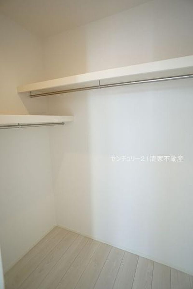 8号棟：収納力のあるウォークインクローゼット！(2025年10月撮影)