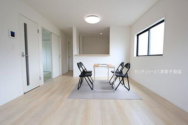 1号棟：リビングスルー階段です！(2025年08月撮影)