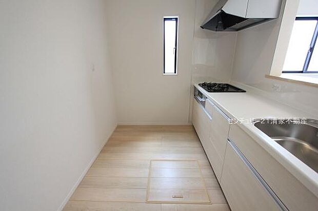 1号棟：人気の対面式キッチン！(2025年08月撮影)