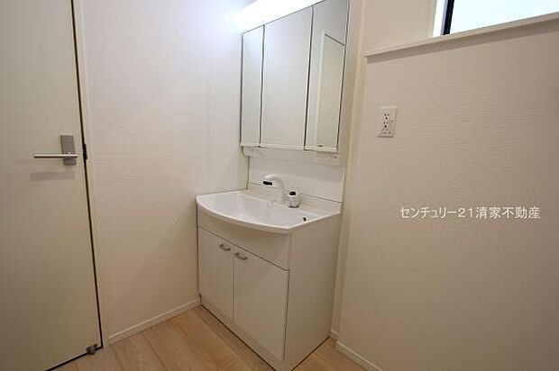 1号棟：ゆとりの洗面スペースで身支度もスムーズ！(2025年08月撮影)