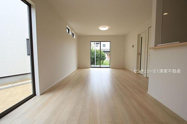 2号棟:ご家族みんながゆったり寛げるリビング(2025年08月撮影)