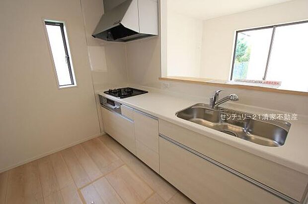 2号棟:家族との会話が弾む対面式キッチン!(2025年08月撮影)