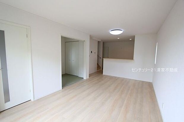 3号棟:明るい日差しが入るリビング!(2025年08月撮影)