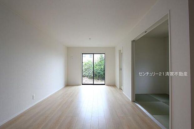 3号棟:明るい日差しが入るリビング!(2025年08月撮影)