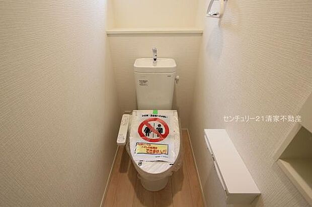 3号棟:白を基調とした、清潔感のある水廻りです。(2025年08月撮影)