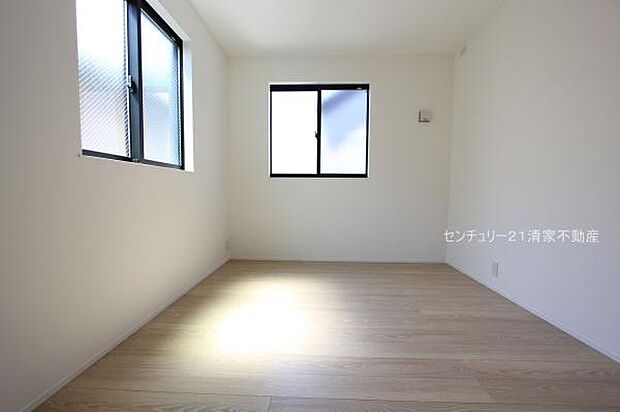 2面採光で明るい室内!(2025年08月撮影)