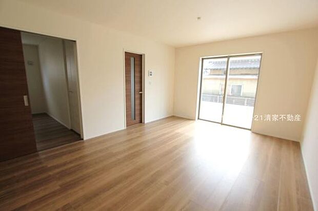 明るい日差しが入るリビング!(2025年10月撮影)