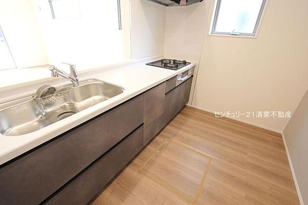 家族との会話が弾む対面式キッチン!(2025年10月撮影)