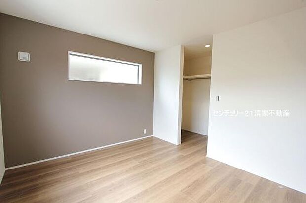 お洒落なアクセントクロス!(2025年10月撮影)