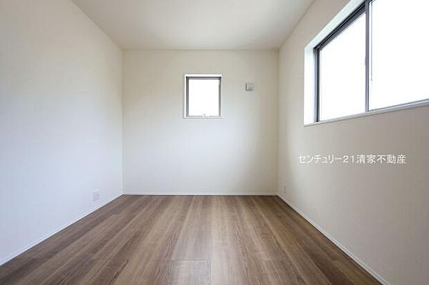 2面採光で明るい室内!(2025年10月撮影)