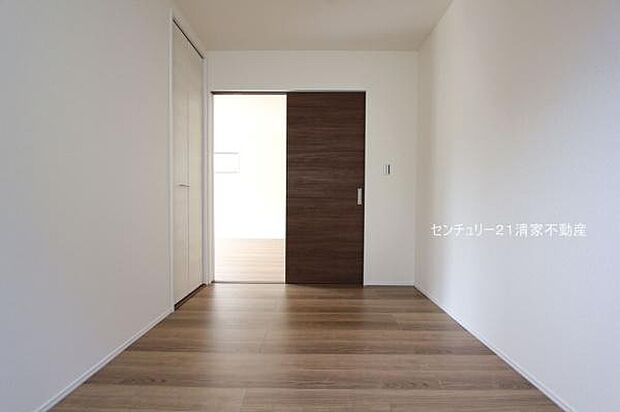 子供部屋にも嬉しい全居室収納スペース(2025年10月撮影)