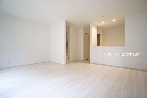 明るい日差しが入るリビング!(2025年11月撮影)