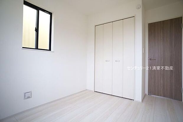 子供部屋にも嬉しい全居室収納スペース(2025年11月撮影)