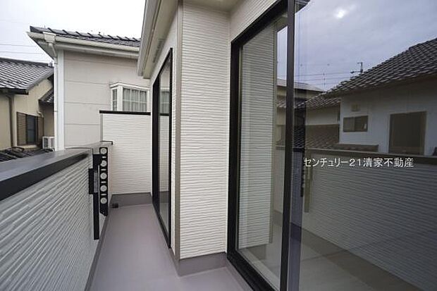 広々バルコニーでお洗濯ラクラク(2025年11月撮影)