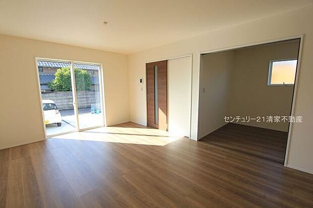 1号棟：明るい日差しが入るリビング！(2025年11月撮影)