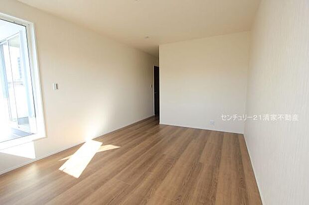 1号棟：陽光ふりそそぐ明るい室内！(2025年11月撮影)