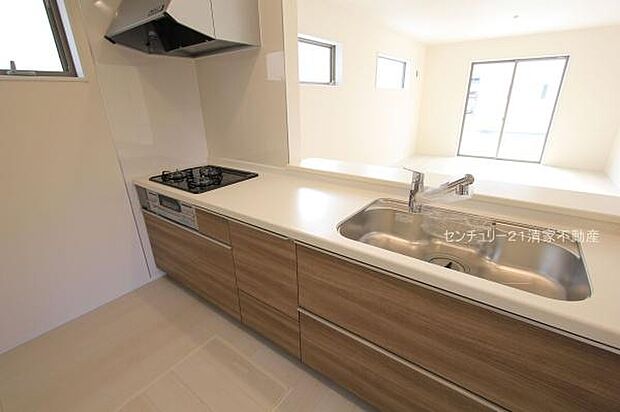 2号棟：家族との会話が弾む対面式キッチン！(2025年11月撮影)