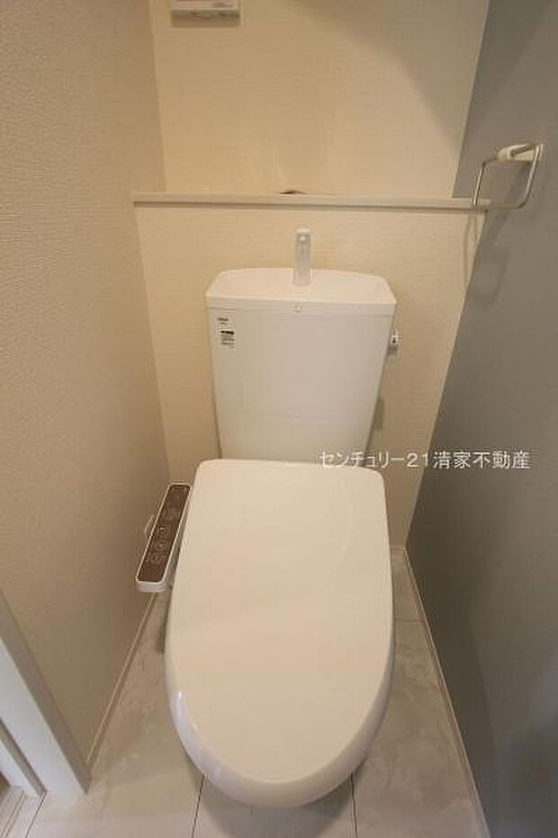 2号棟：白を基調とした、清潔感のある水廻りです。(2025年11月撮影)