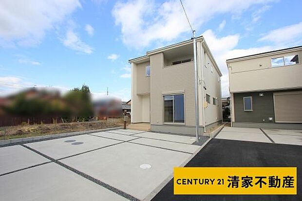 2号棟：駐車スペース2台分あり!(2025年11月撮影)